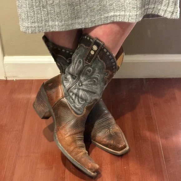 Gorgeous Ariat Daisy Cowboy Boots 7.5 - Picture 3 of 5